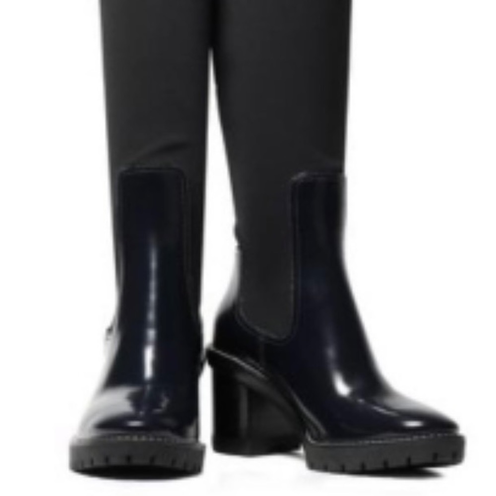 Tory Burch Preston boots 7.5 worn once to try on and in great shape w/box